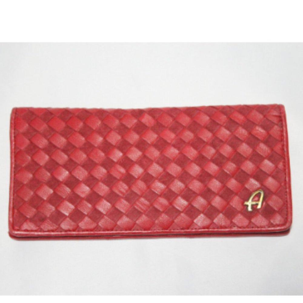 Woman's Wallet